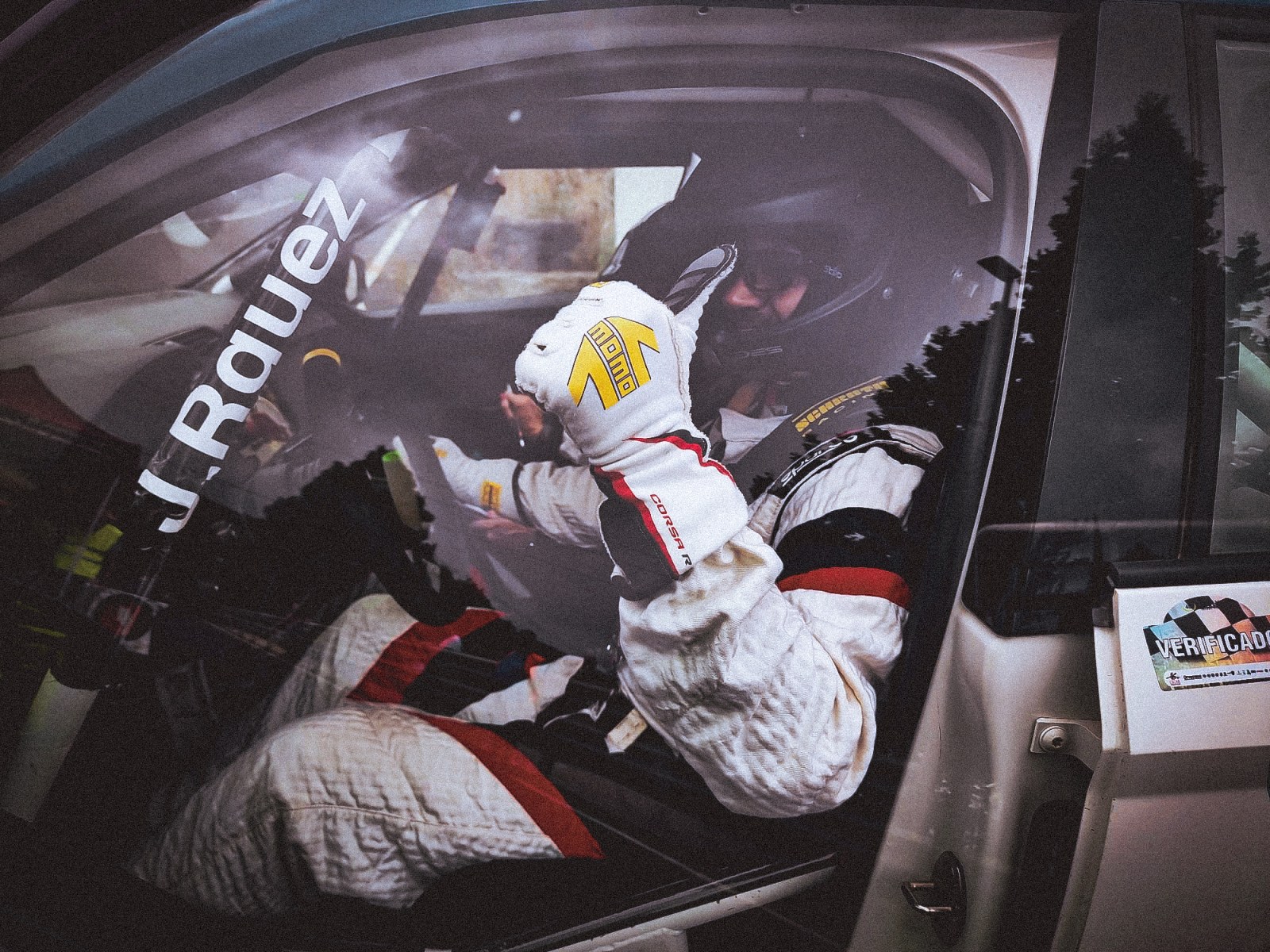 Jonatan Rodríguez en el coche de competición